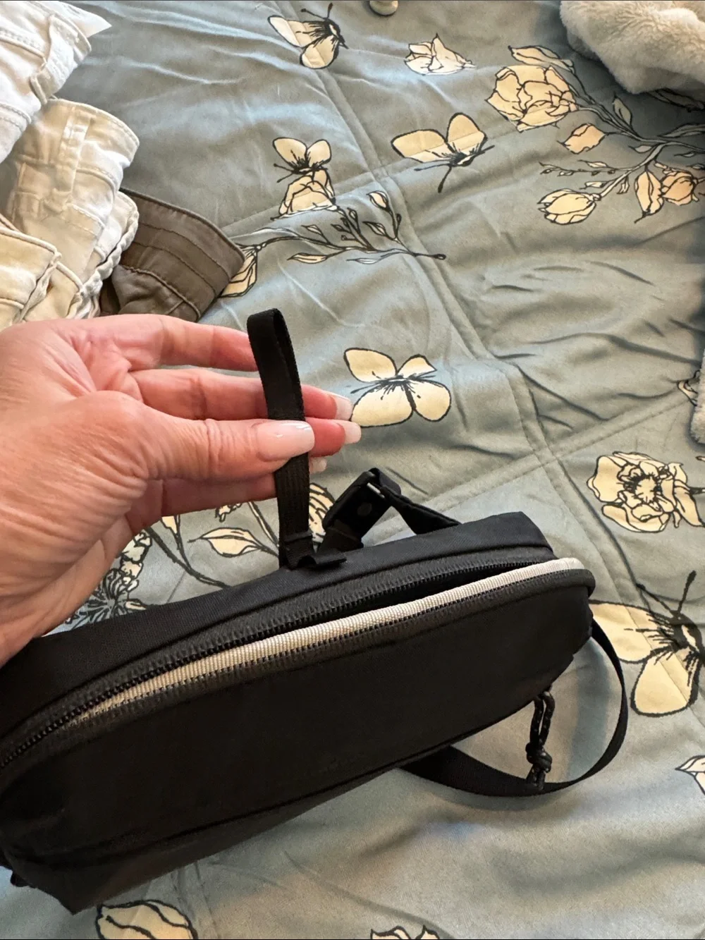REI Black Crossbody Travel Bag - Picture 4 of 7
